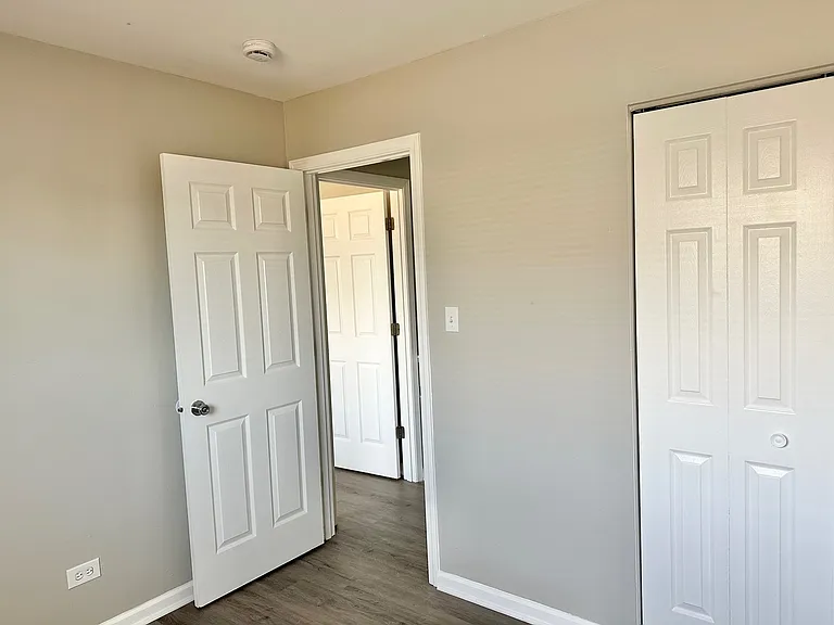 1721 E Roosevelt Rd #2 — Photo 15