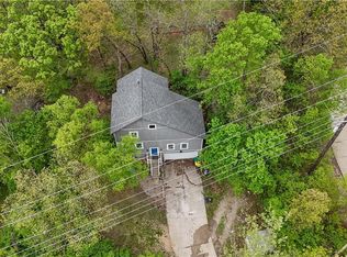 13341 Metropolitan Ave, Bonner Springs, KS 66012