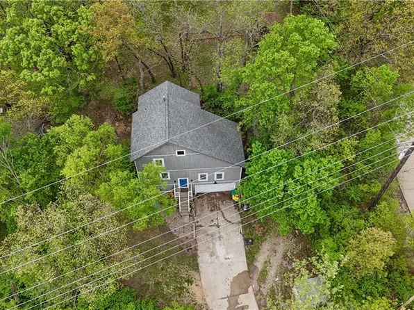 13341 Metropolitan Ave, Bonner Springs, KS 66012