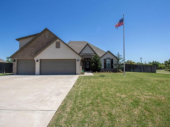 2nd image of 41 Hickory Cir