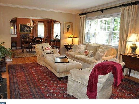 3rd image of 24 Westover Cir