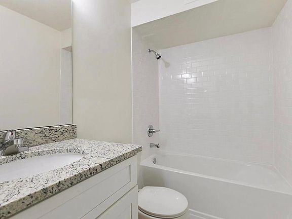 4th image of 1213 Songbird Ln