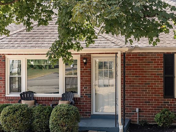 3rd image of 120 Becker Ave