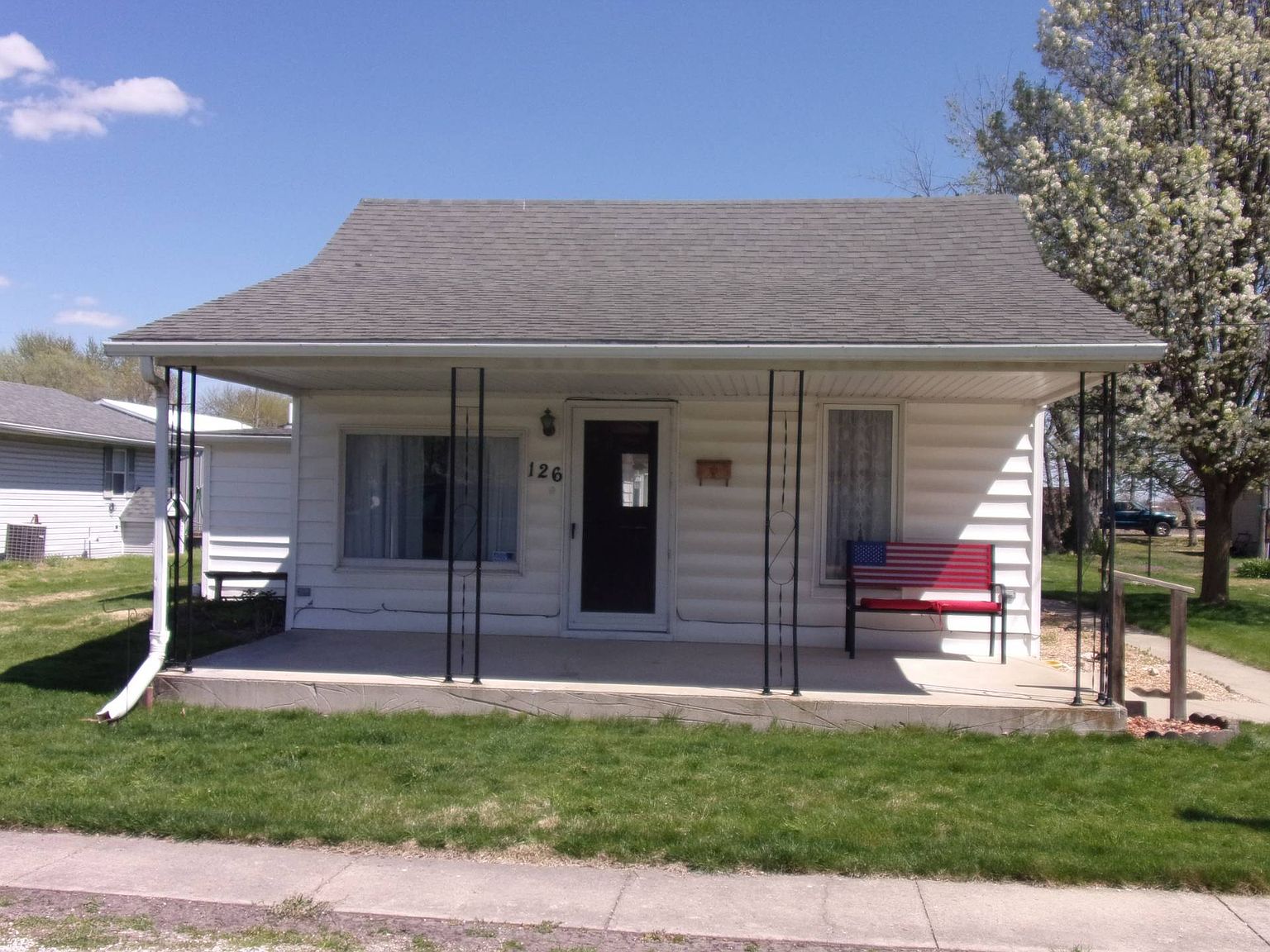 126 1st St, Carrollton, IL 62016 Zillow