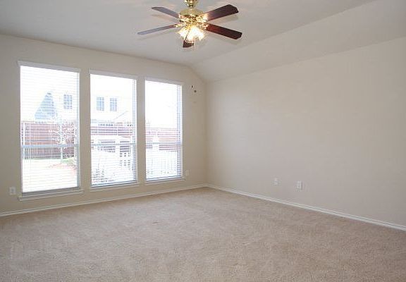 4th image of 1620 Park Grove Dr