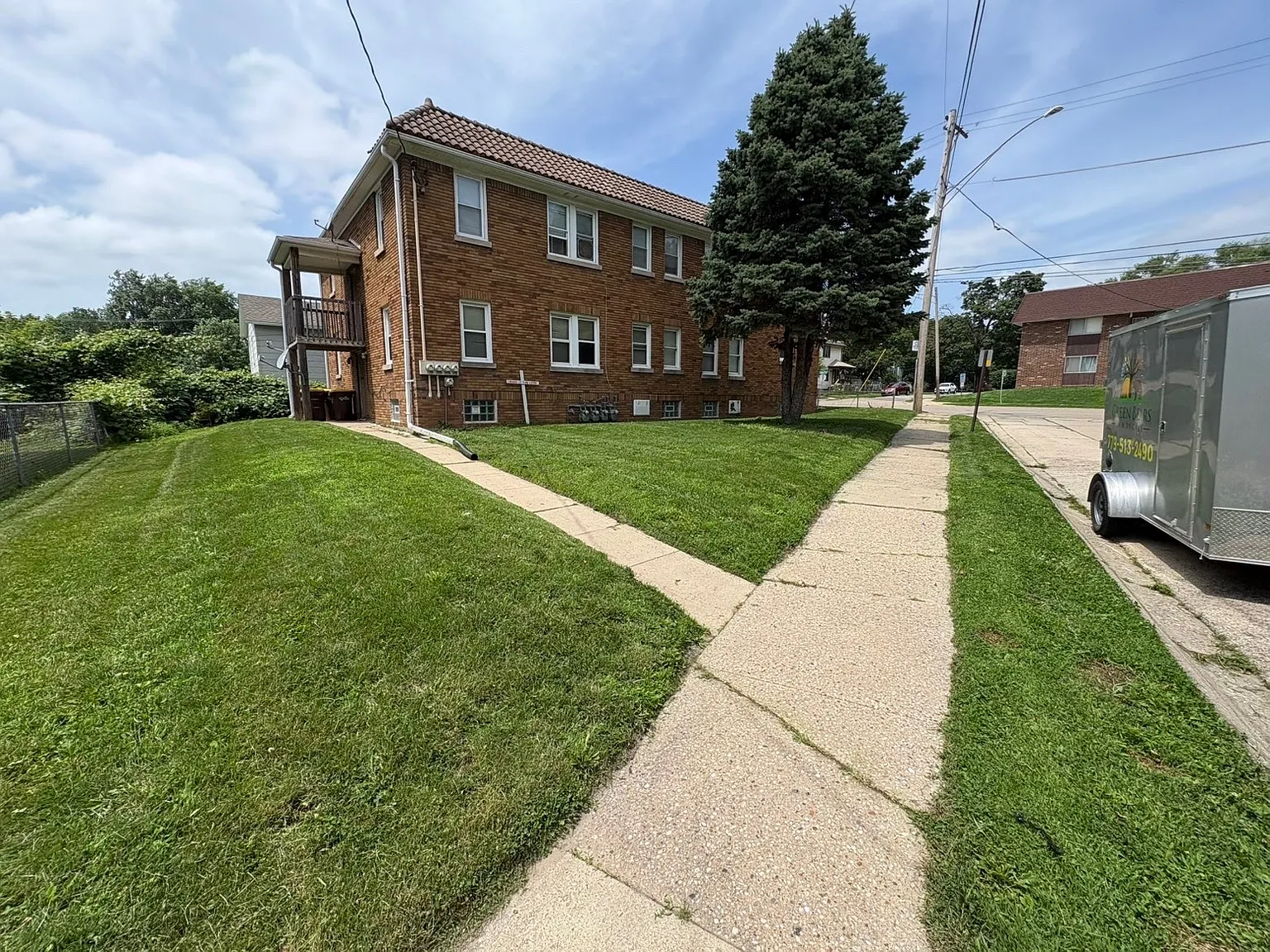 2 bed, 900 sqft, $1,075 — Photo 2