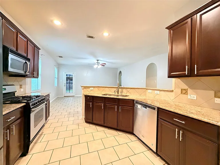 211 Briar Trace Ln — Photo 10