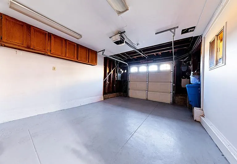 926 Russia Ave — Photo 11