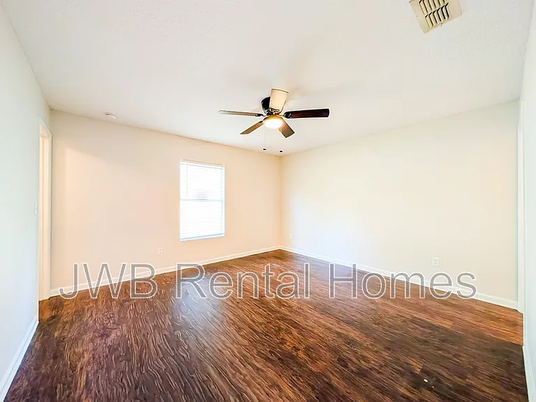 4372 Melissa Ct W — Photo 9