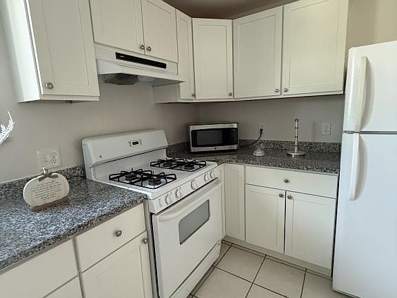 2nd image of 294 June St