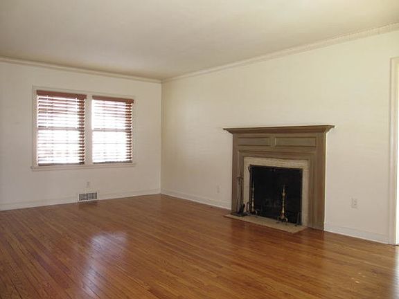 2nd image of 1022 W Gregory Blvd