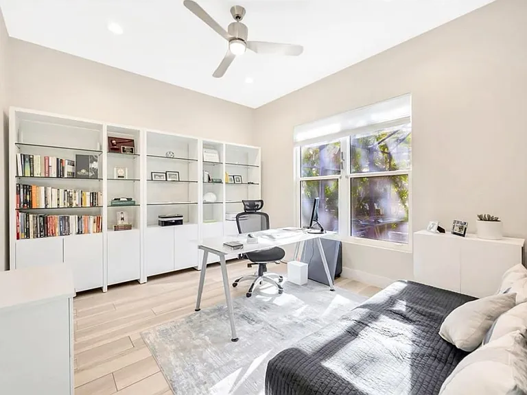 2706 W Trilby Ave — Photo 20