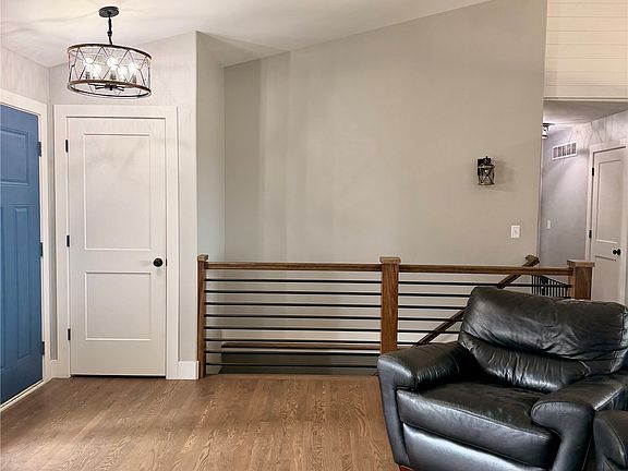 4th image of 10485 Conners Ct