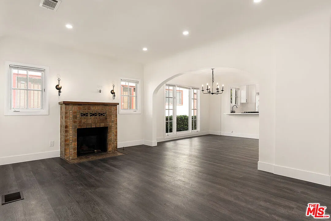 2 bed, 2.0 bath, 1200 sqft, $5,000 — Photo 4