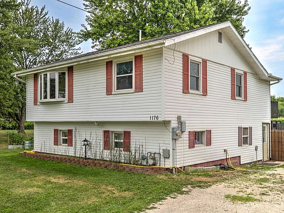 4th image of 1176 E Elm St
