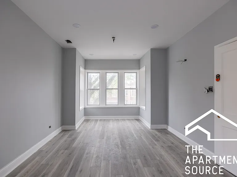 1307 N Lawndale Ave #1F — Photo 3
