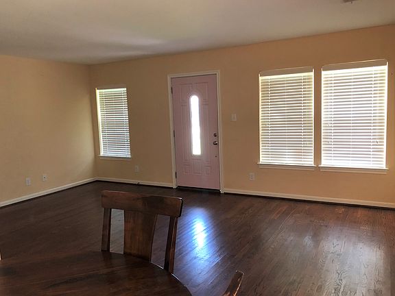 2nd image of 104 Pompano Ave