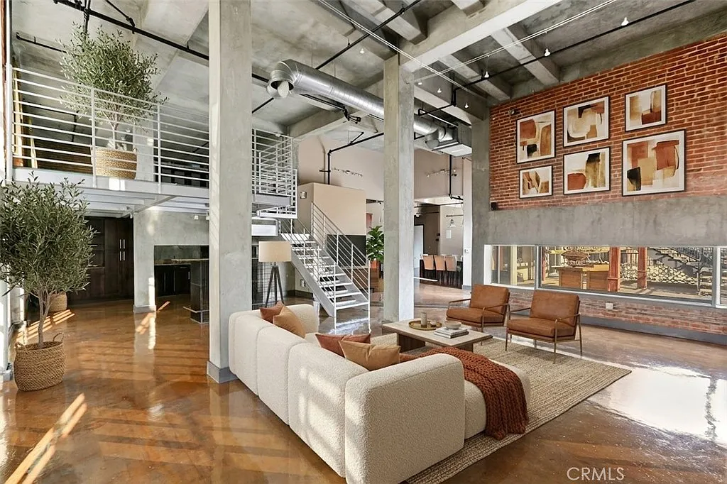 3 bed, 3800 sqft, $6,500 — Photo 2