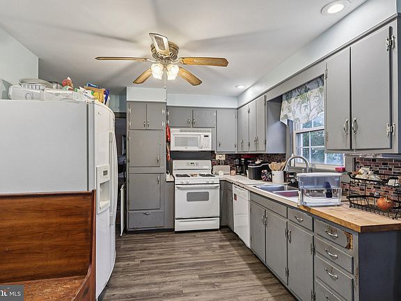 4th image of 127 Bell Ave