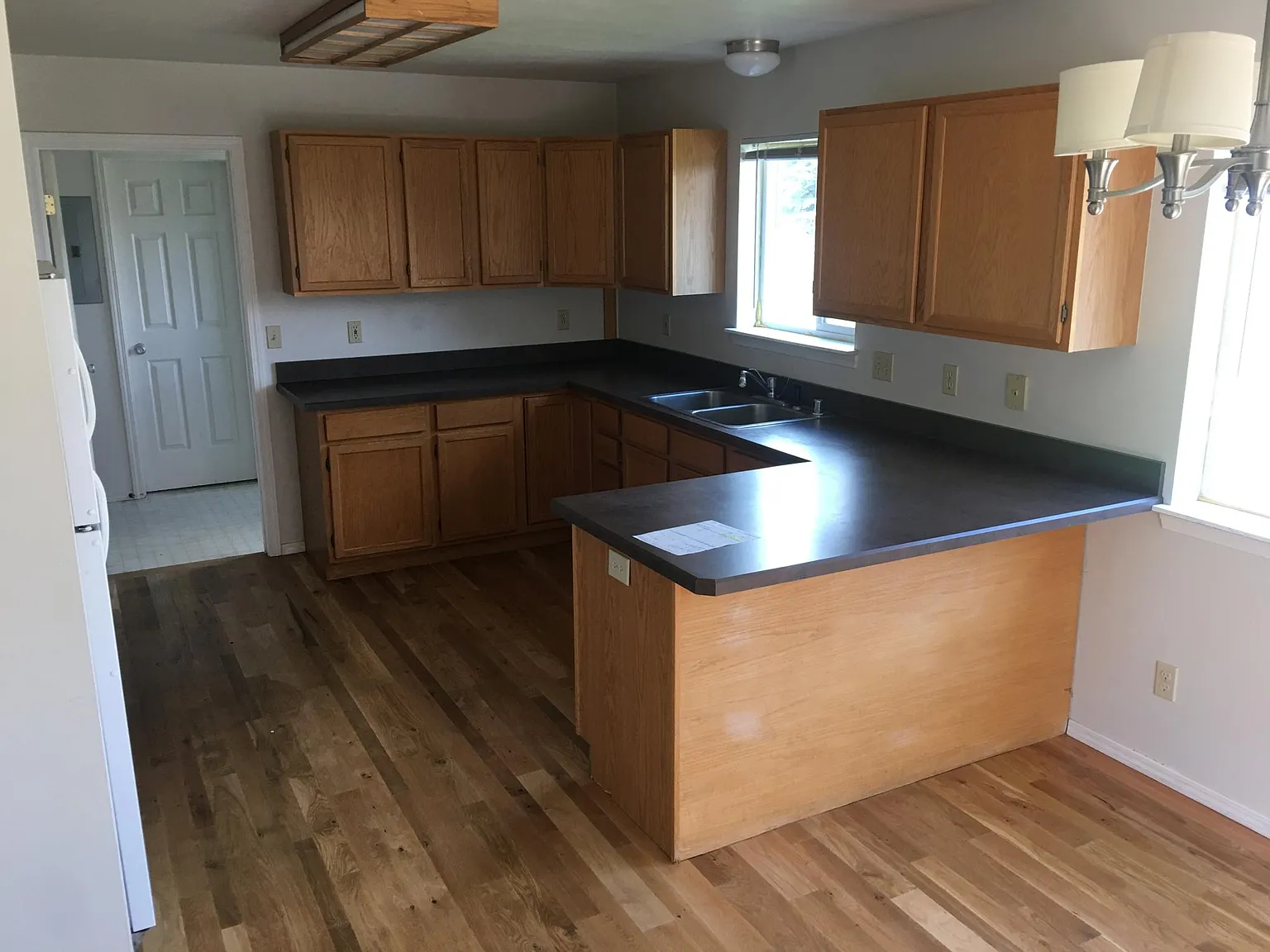 3 bed, 1405 sqft, $1,900 — Photo 3