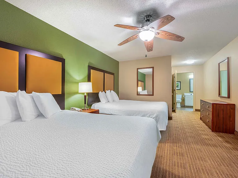 1 Bedroom Suite - 2 Full Beds