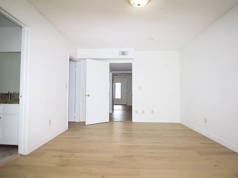 14029 Foothill — Photo 8