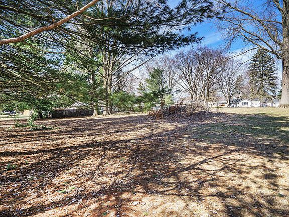 3rd image of 1320 Plumtree Ave