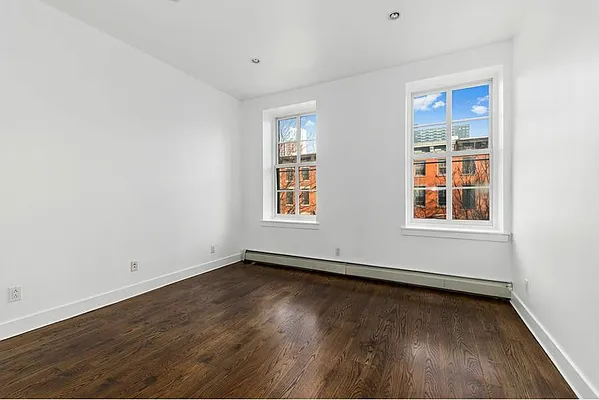 Sold by Brooklyn Bridge | media 5