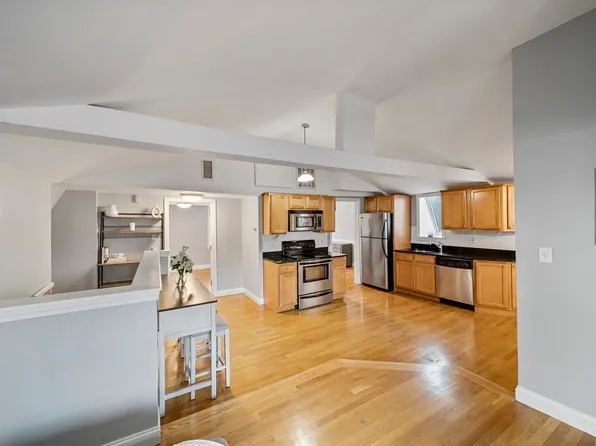 134 Boston St APT 3, Salem, MA 01970