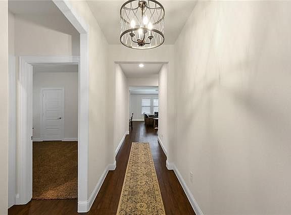 4th image of 944 Bluebird Way