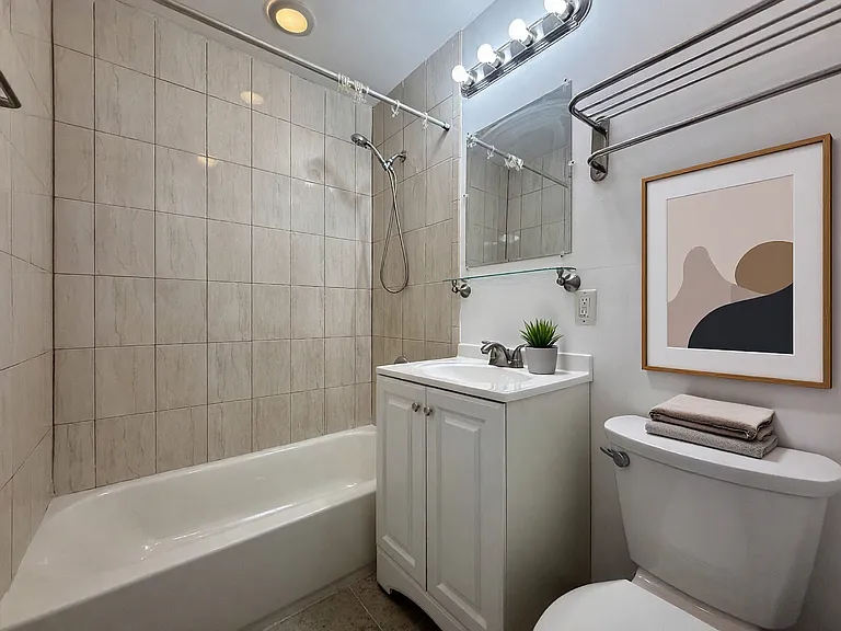 418 2nd St #2 — Photo 8