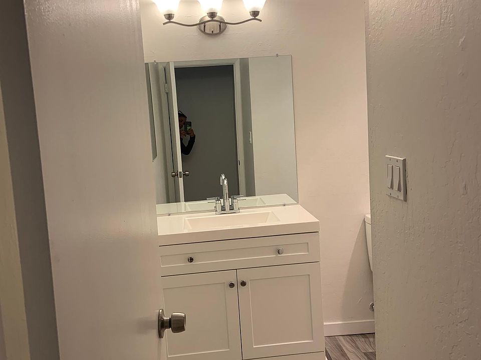 1st image of 401 Piccadilly Pl APT 22