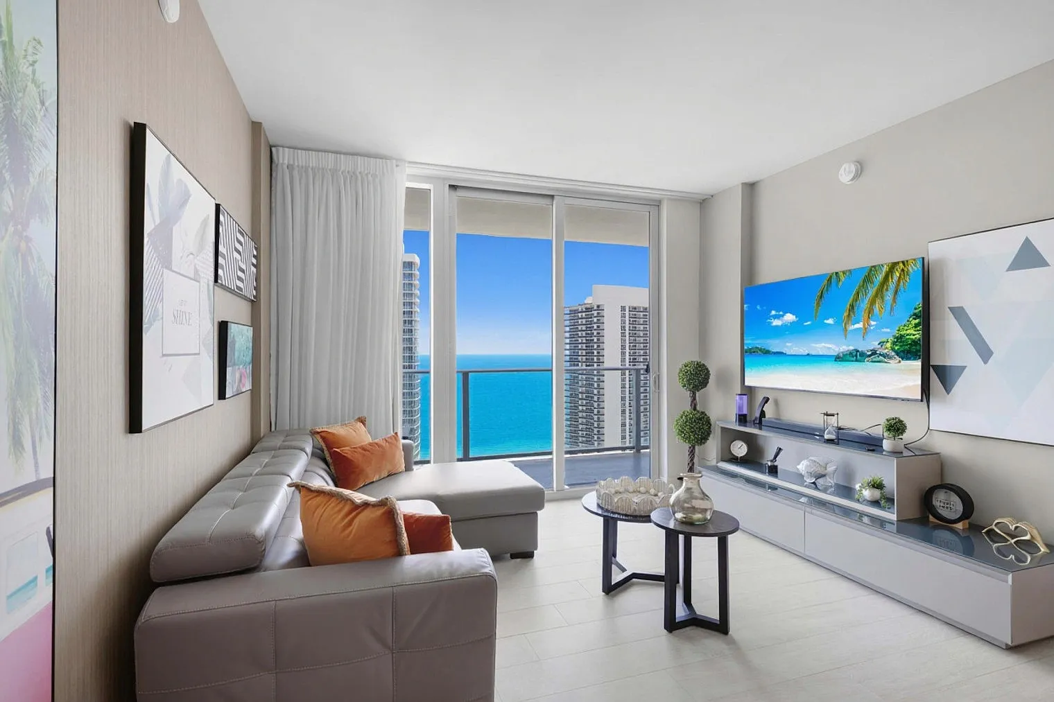 2 bed, 2.0 bath, 1097 sqft, $5,472 — Photo 1