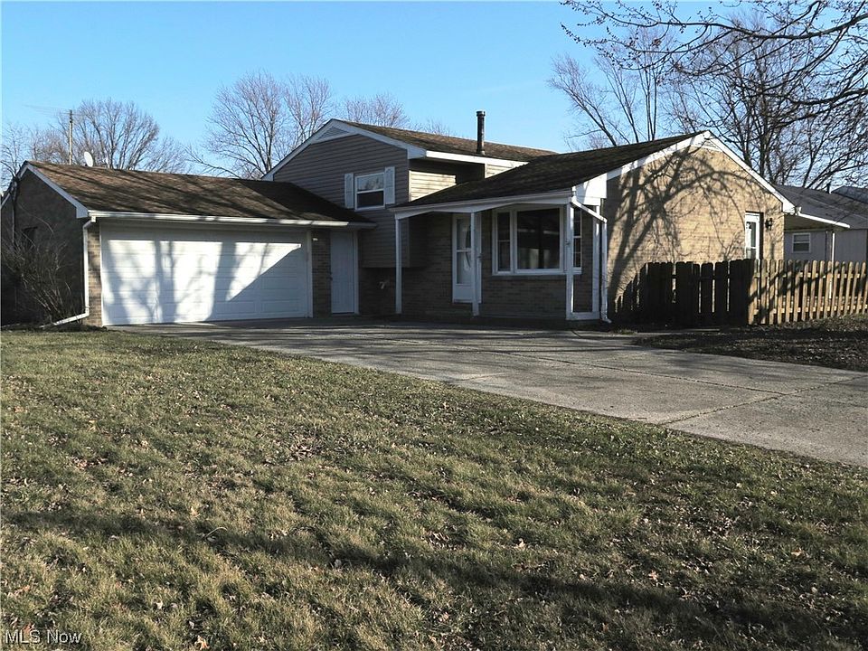 1st image of 43019 Woodhill Dr