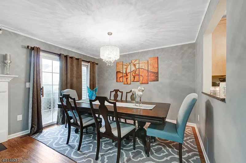 3 bed, 2.5 bath, $4,400 — Photo 4