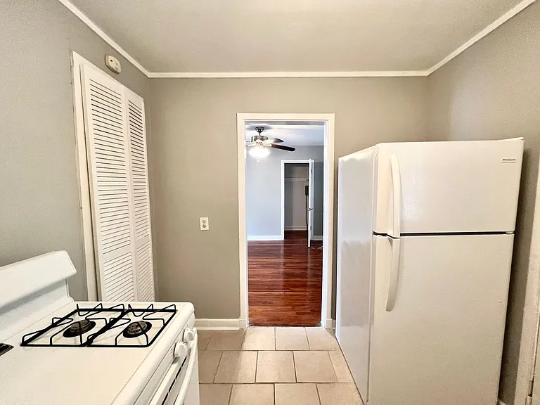 2068 Jefferson Ave — Photo 5