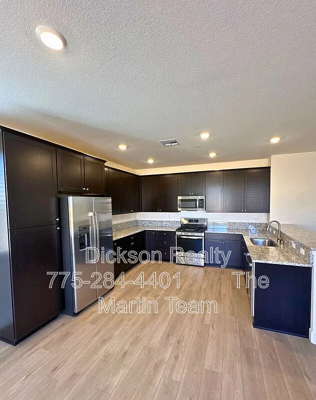 4 bed, 2.0 bath, 1955 sqft, $3,589 — Photo 4