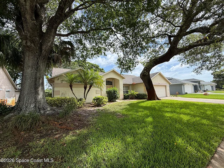 925 Falls Trl — Photo 1