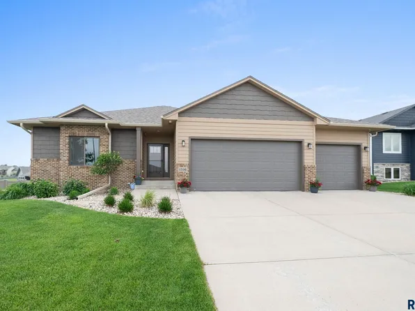 1316 S Monticello Ct, Sioux Falls, SD 57106