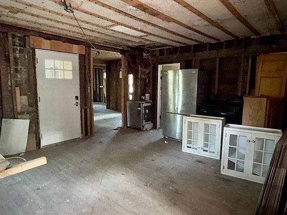 4th image of 136 Montague City Rd