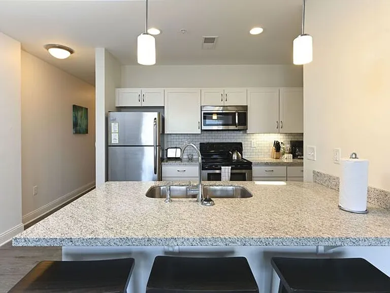 Penn Street Tower Apartments — Photo 6