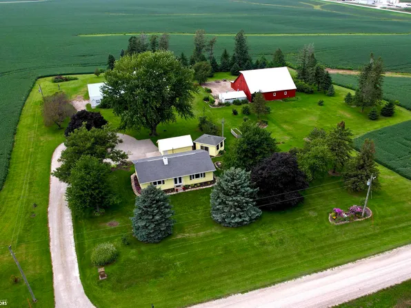 4224 175th St, Brooklyn, IA 52211
