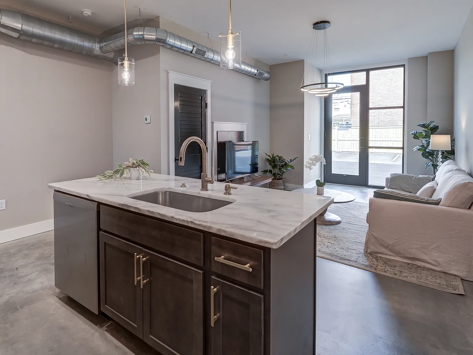 1 bed, 650 sqft, $1,600 — Photo 2