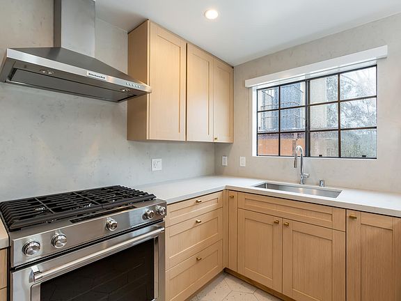 5th image of 12340 Montana Ave #307