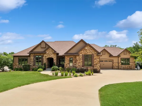 3806 Turnberry Dr, West Des Moines, IA 50265