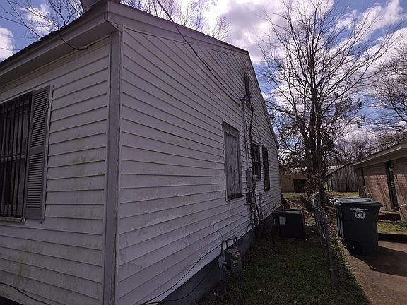 2nd image of 2403 Golden Ave