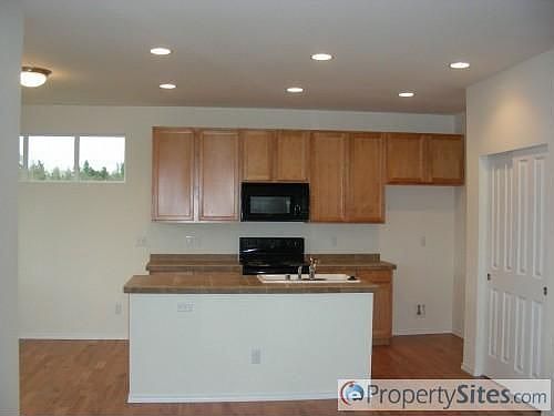 3rd image of 7205 39th Pl NE