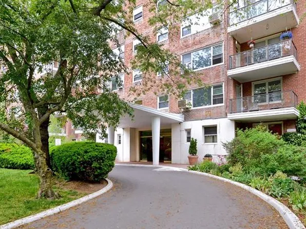 750 Kappock Street image 16 of 17