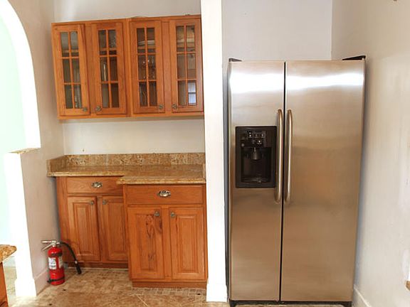 4th image of 533 SE 28th Cir