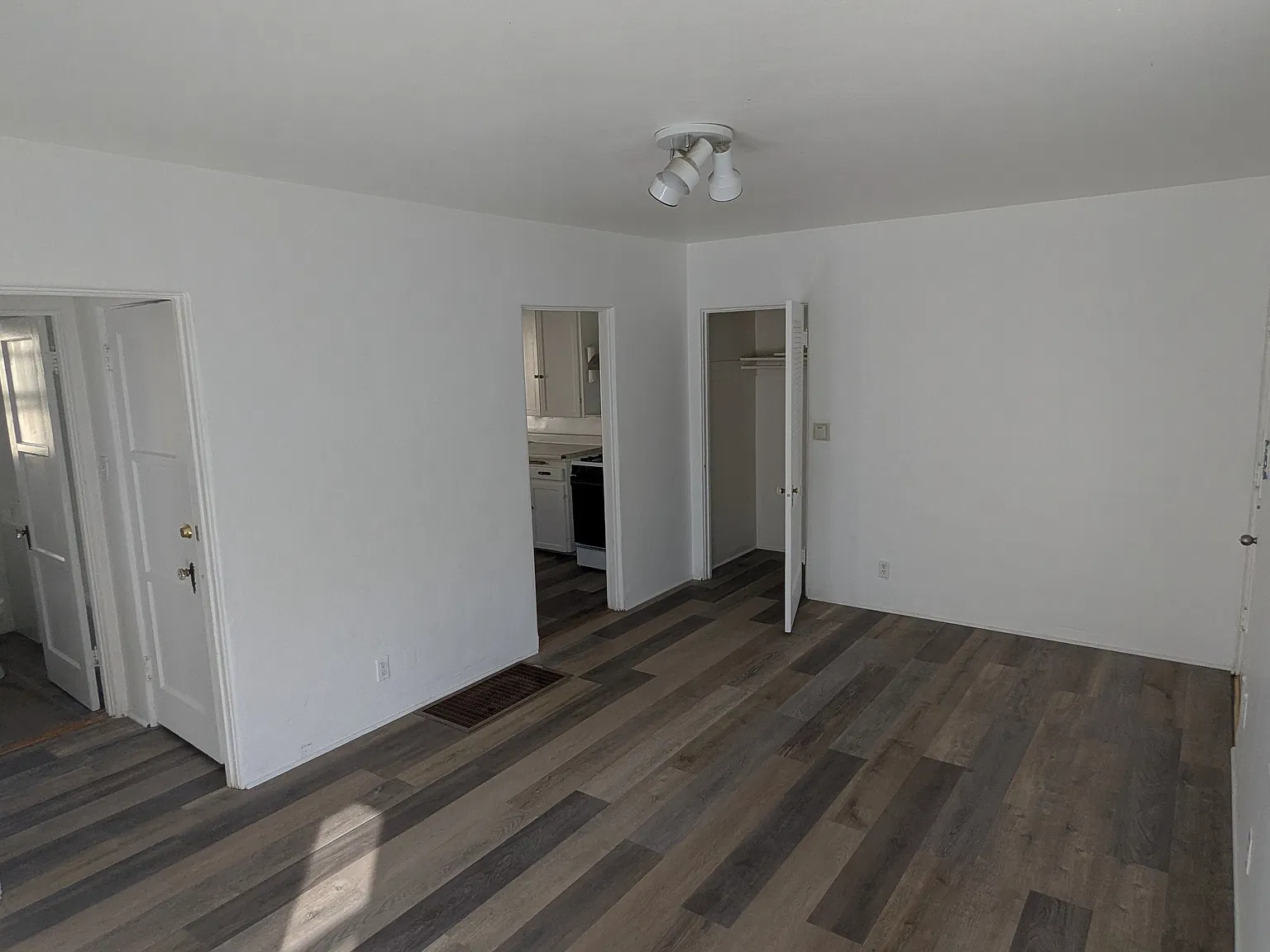1 bed, 750 sqft, $2,450 — Photo 4